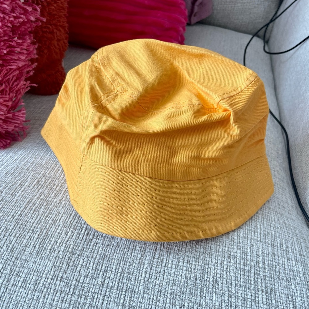 Yellow bucket hat!!! Perfect condition- no tears or stains 💛